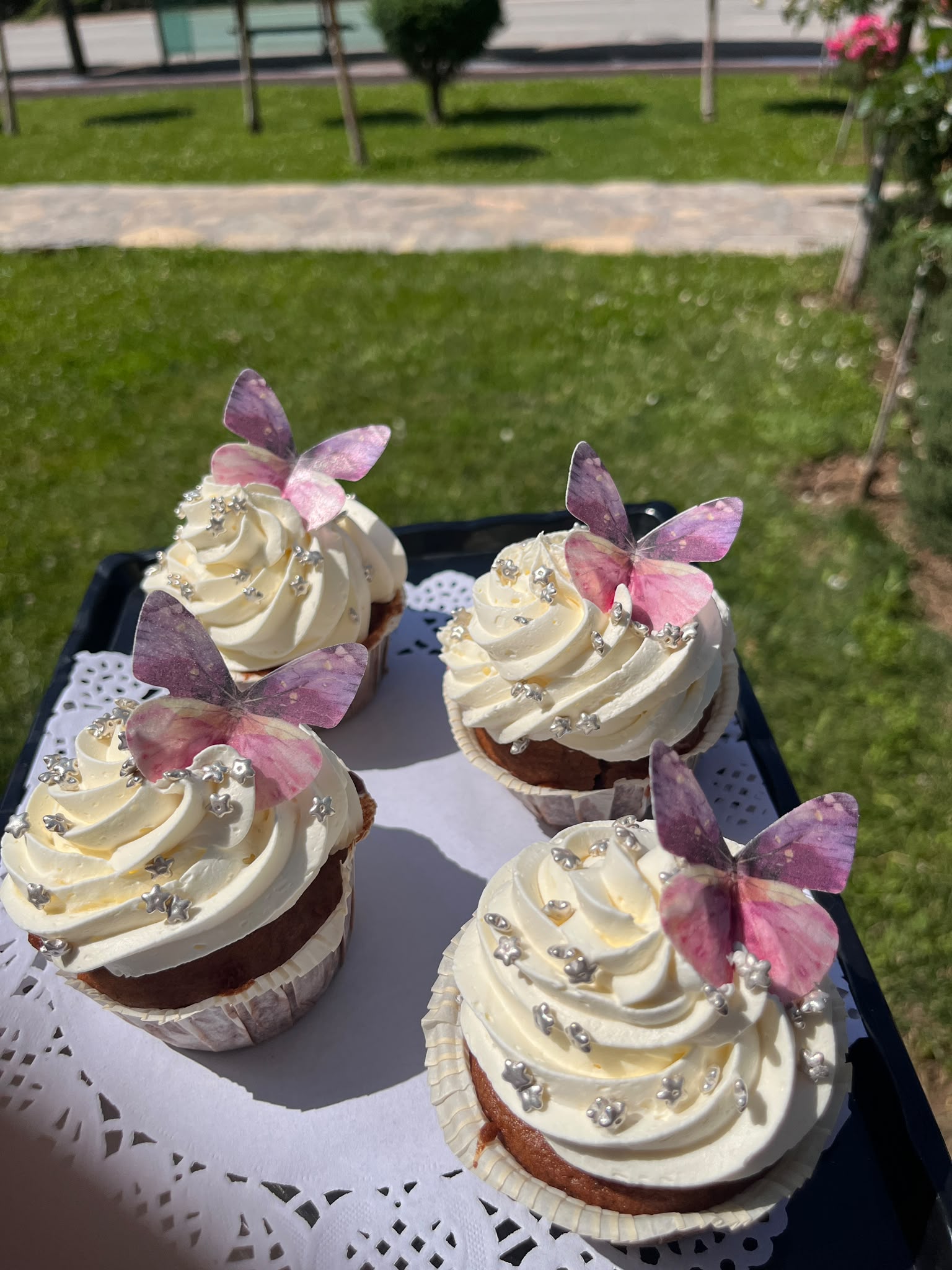 Kelebekli cupcake